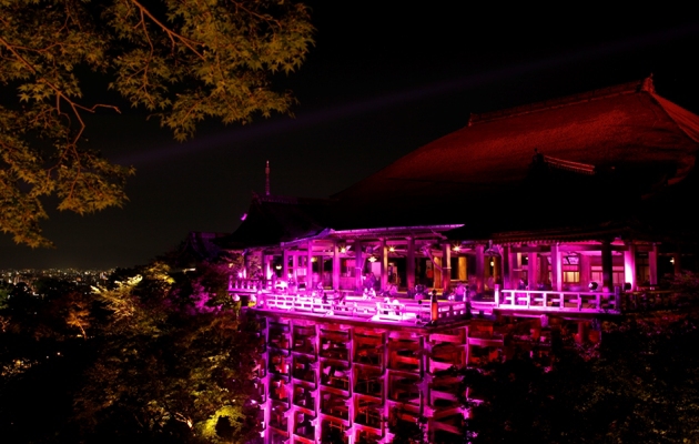 エスティ ローダー ピンクリボンキャンペーン 実施で史上初 清水寺 をピンクにライトアップ F M J Magazine エフ エム ジェー マガジン