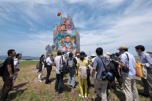 《OK Tower》 OK Tower, 2016 Installation view at Nishiura village, Megijima, Japan Photo by Navin Production