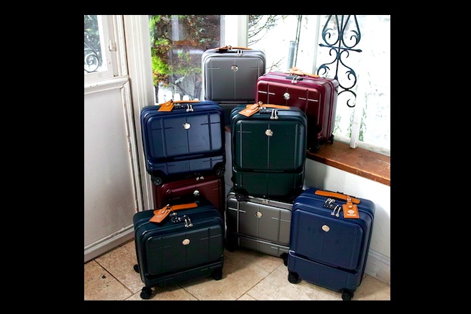 オロビアンコ初のスーツケースが登場。丸の内店で予約販売スタート | F.M.J. magazine｜エフ・エム・ジェー マガジン