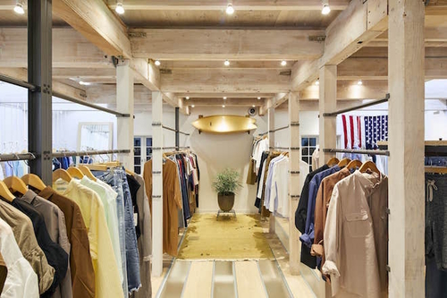 3F：AMERICAN RAG CIEのオリジナルをはじめ、国内外より厳選したファッションブランドをキュレーションしたフロア