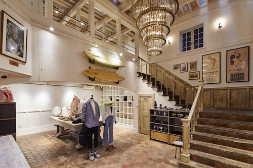 1F：「気持ちが豊かになる」至高のアクセサリー、シューズやライフスタイルグッズに特化したフロア