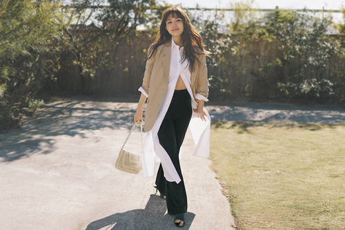 オーバーサイズジャケット ¥5,999 リブパンツ ¥1.499 コットンポプリンシャツドレス ¥3,999