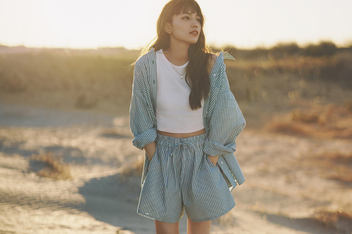 オーバーサイズシャツ ¥2,999 プルオンパンツ ¥1,999