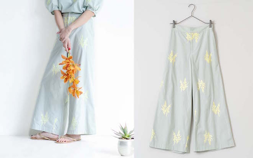 〈POPLINE FLOWER EMB PANTS (MINT) ¥28,600〉