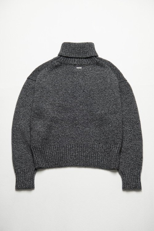 TURTLE NECK KNIT SWEATER　24,200円