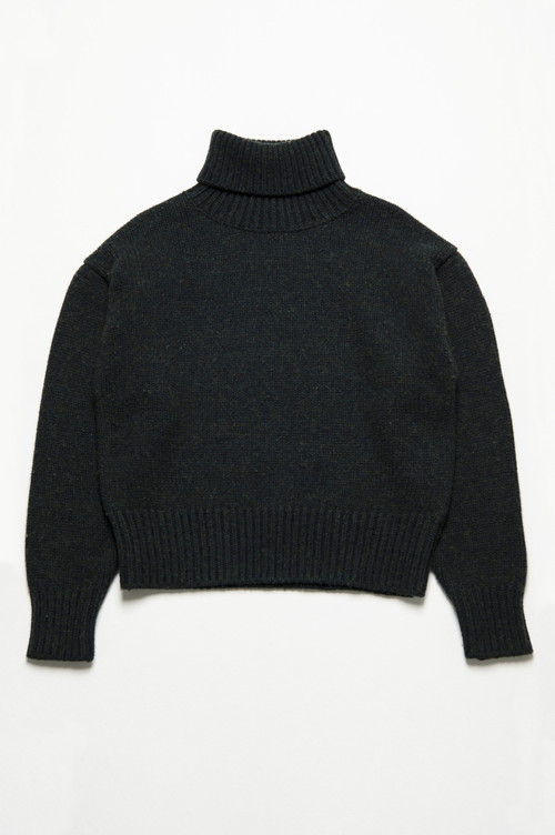 TURTLE NECK KNIT SWEATER　24,200円