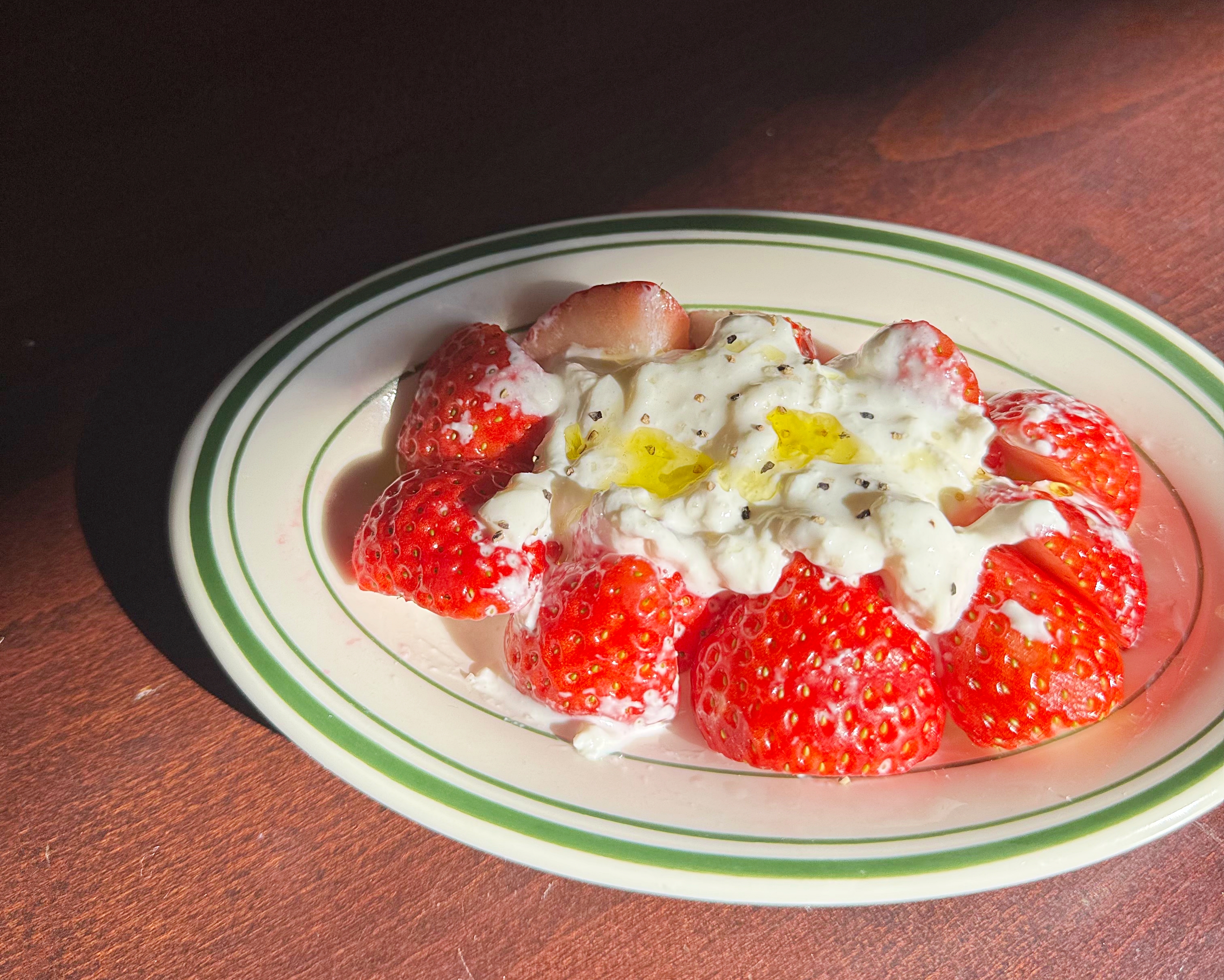 苺のカプレーゼ ¥1,100 (¥1,210)