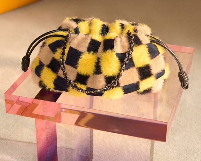 LOEWE_SS26_CAMPAIGN_GISELLE_RGB_CROPPED_12_5x4