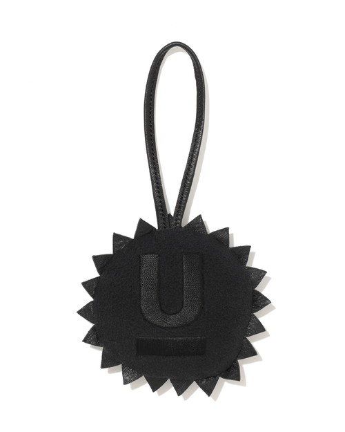 UC2E9K03 13,200円／SIZE：ONE／COLOR：BLACK