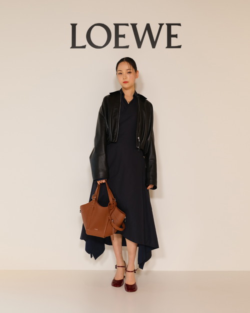 12. CASA LOEWE GINZA_0108_10_Arisa Nakano_4x5