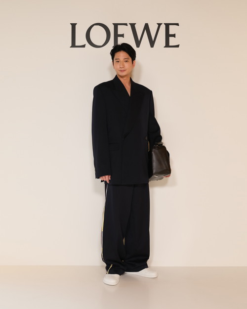 2. CASA LOEWE GINZA_0108_08_Osamu Mukai_4x5