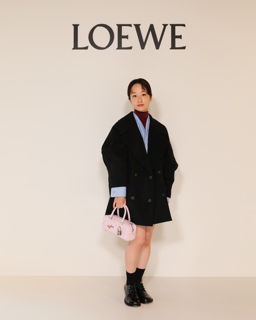 9. CASA LOEWE GINZA_0108_11_Sawako Fujima_4x5