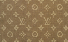 La Toile Monogram, creee par Georges Vuitton en 1896, traverse le XXe siecle. Elle est toujours vivante et se parant parfois d'audacieuses couleurs et variantes, elle continue plus que jamais a symboliser la Maison a l'oree du XXIe siecle